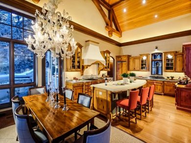 Six Bedroom Luxury Sleeps 14 Guests Close to Downtown Aspen